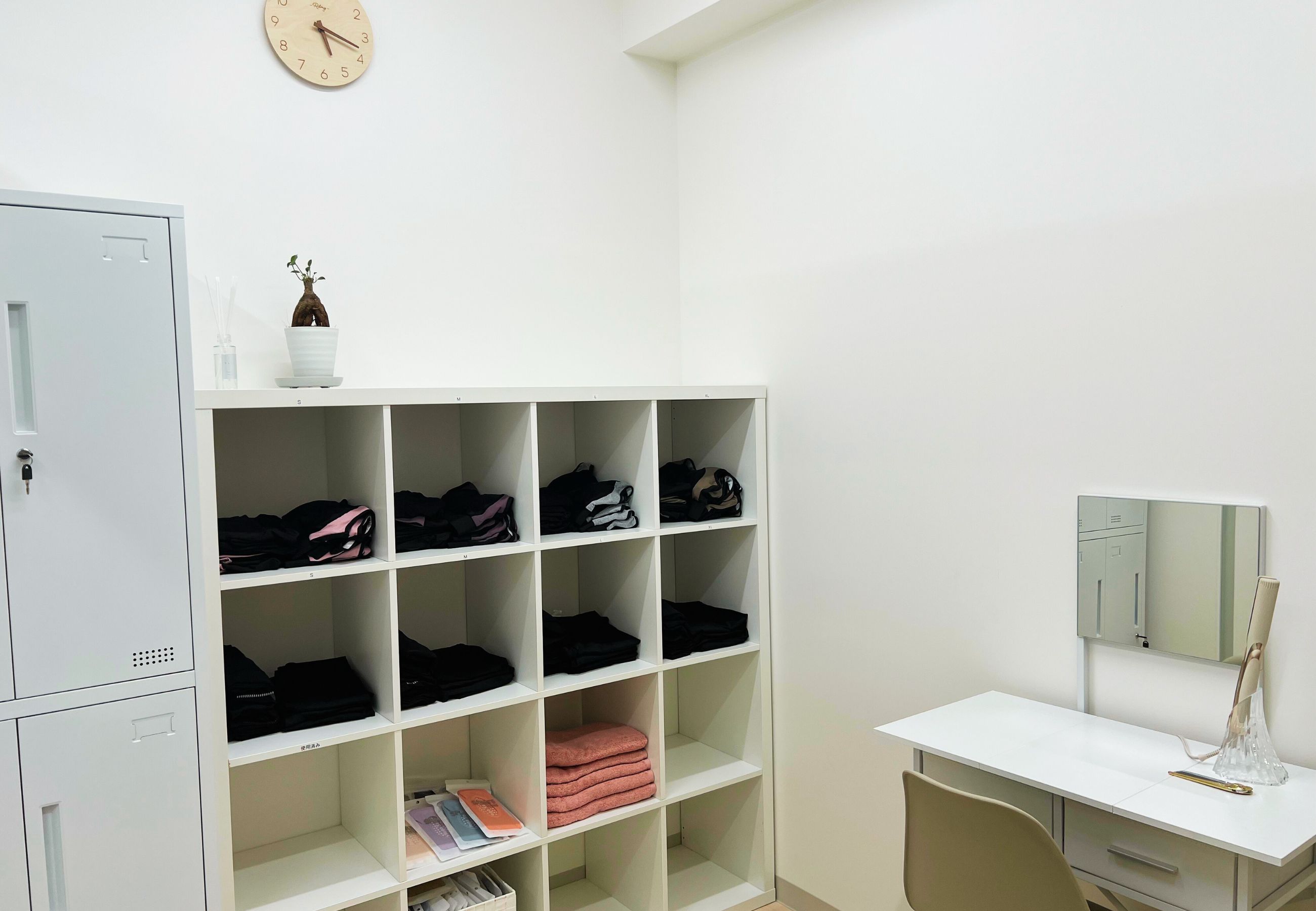 更衣スペース（清潔・シンプル）