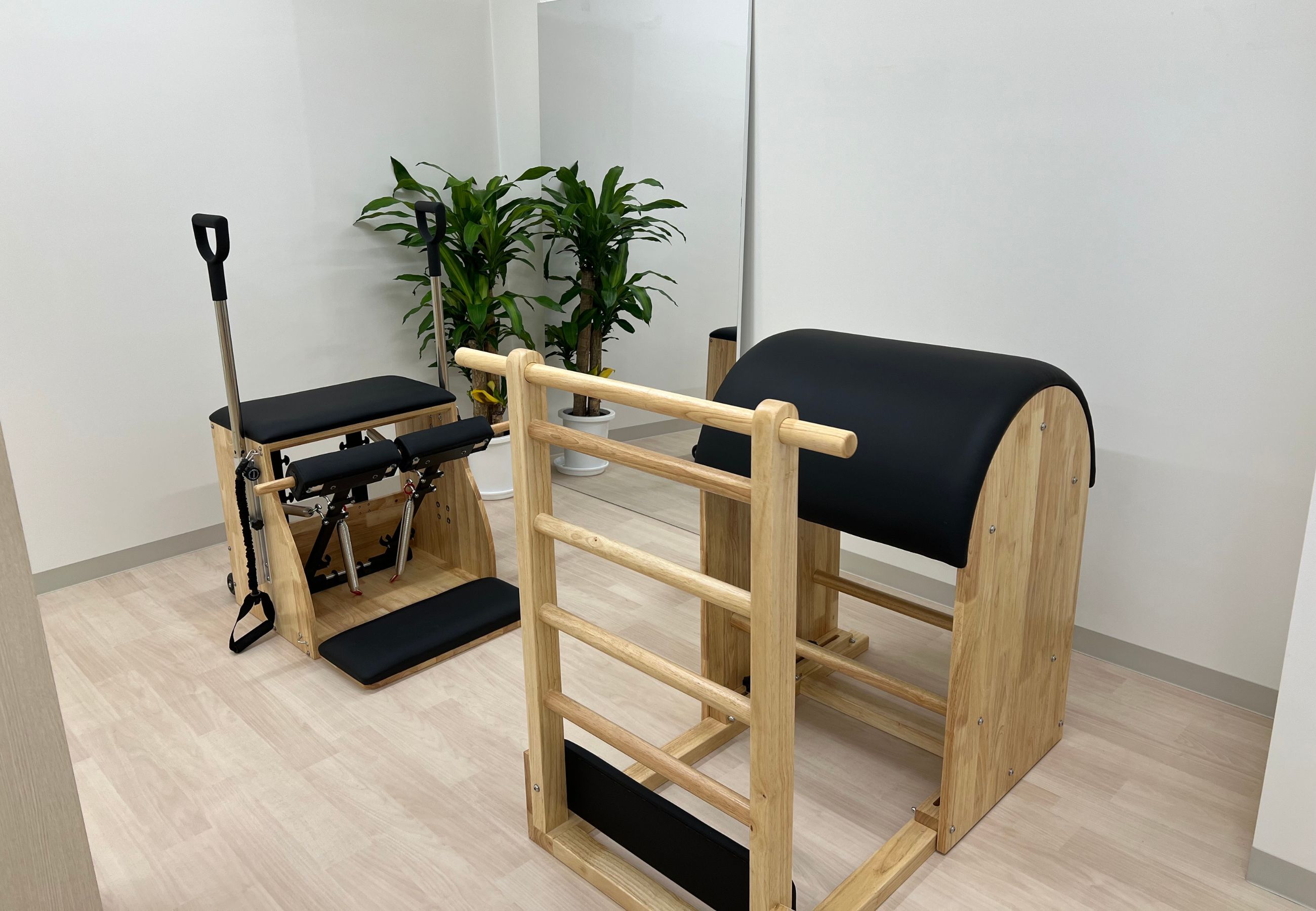 スタジオ店内（チェア・ラダーバレル）